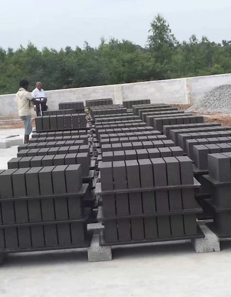 Успешная установка оборудования для производства кирпича из золы QT4-15 в Индии.